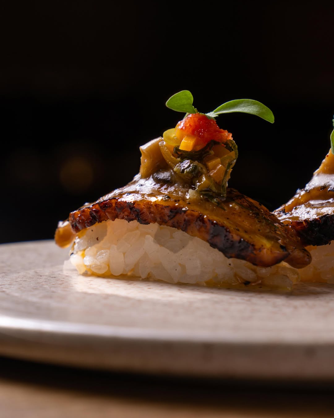Plato de cocina nikkei en Osaka Bogotá