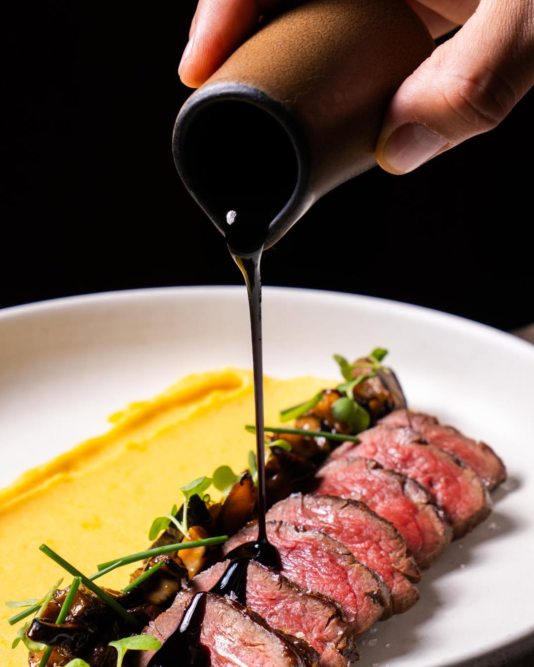 Plato de cocina nikkei en Osaka Bogotá