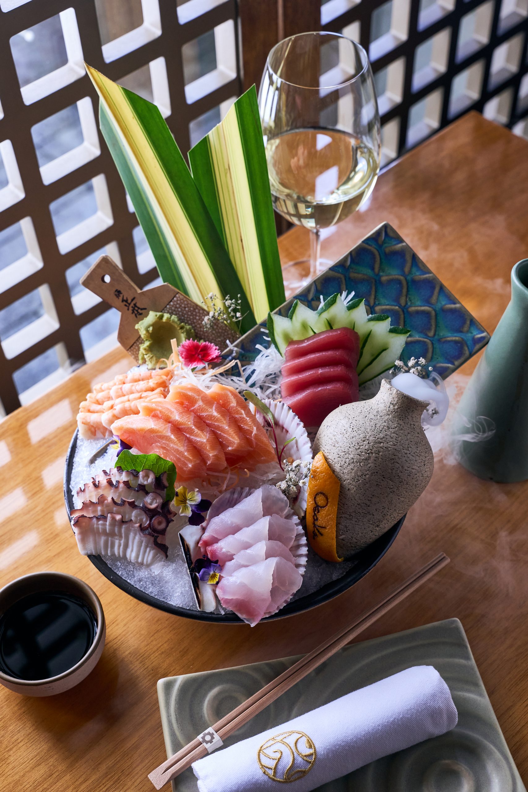 Plato de cocina nikkei en Osaka Lima