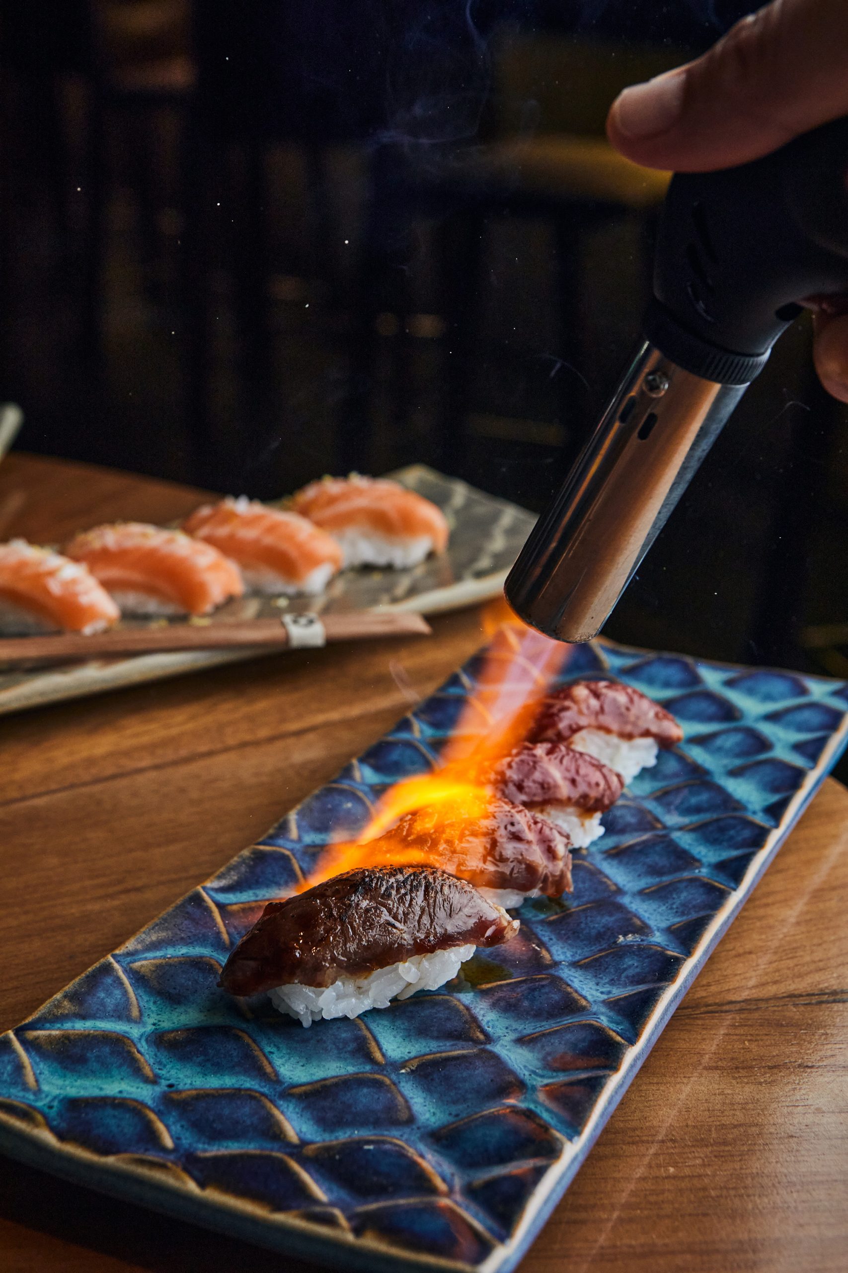 Plato de cocina nikkei en Osaka Lima