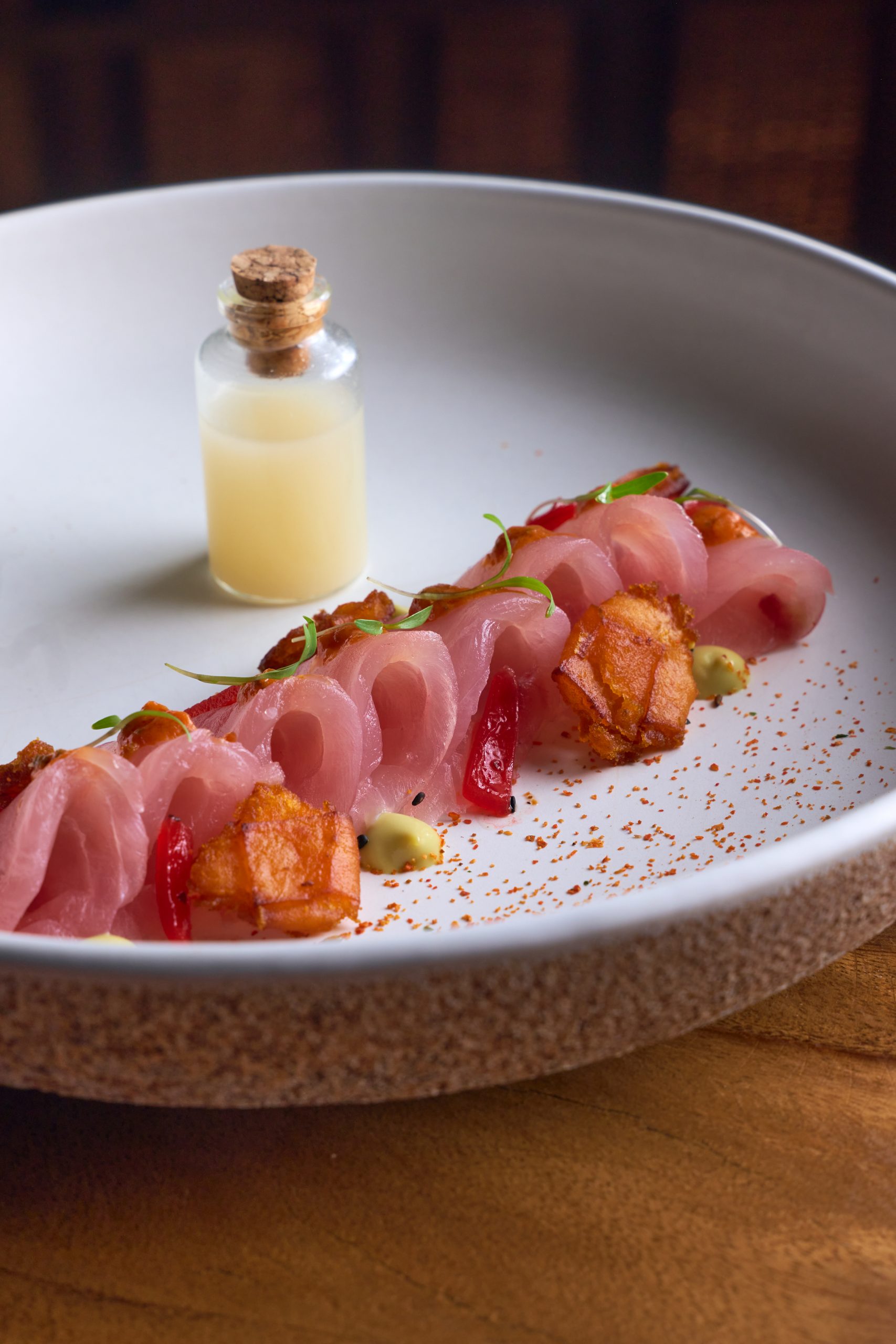Plato de cocina nikkei en Osaka Lima