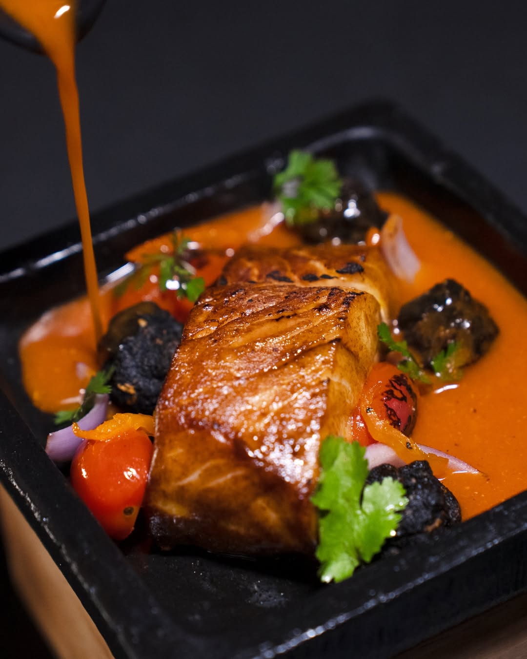 Plato de cocina nikkei en Osaka Quito