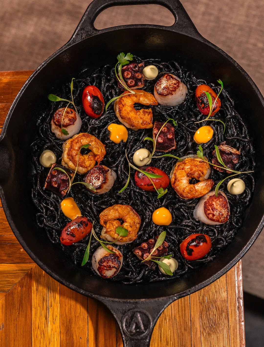 Plato de cocina nikkei en Osaka Quito